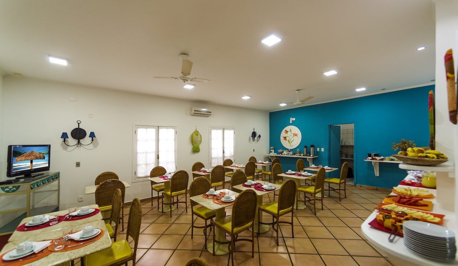 https://pub-951526e155d242cf8a97cfd8ff558b96.r2.dev/villadirimini/paginas/10/cafe-da-manha-16618879893029.jpg