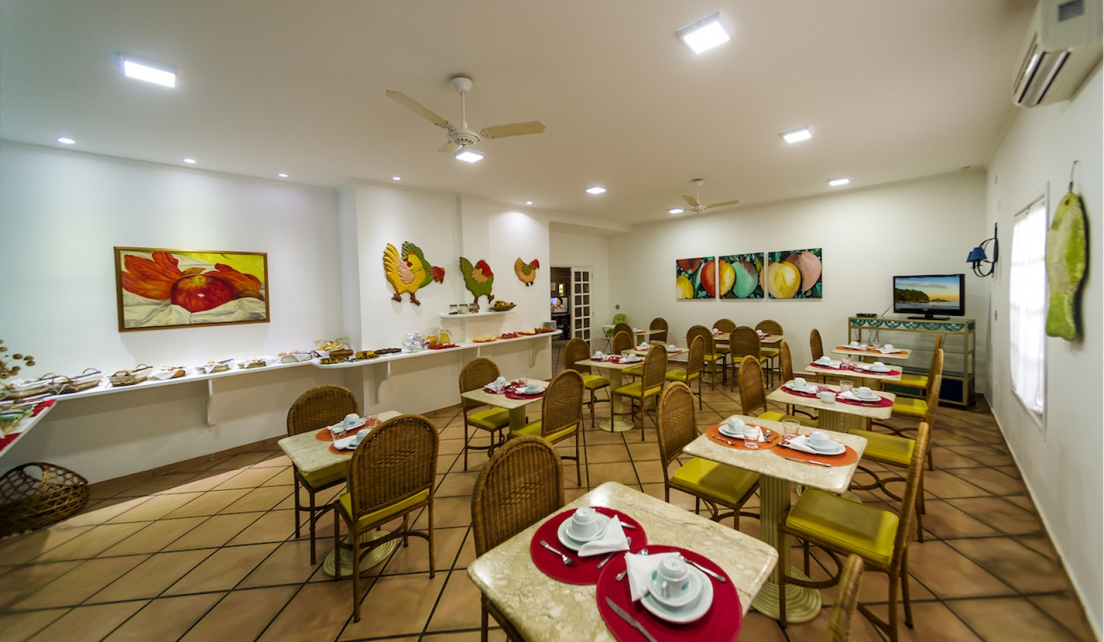 https://pub-951526e155d242cf8a97cfd8ff558b96.r2.dev/villadirimini/paginas/10/cafe-da-manha-16618879918357.jpg